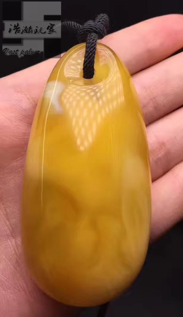 蜜蜡吊坠